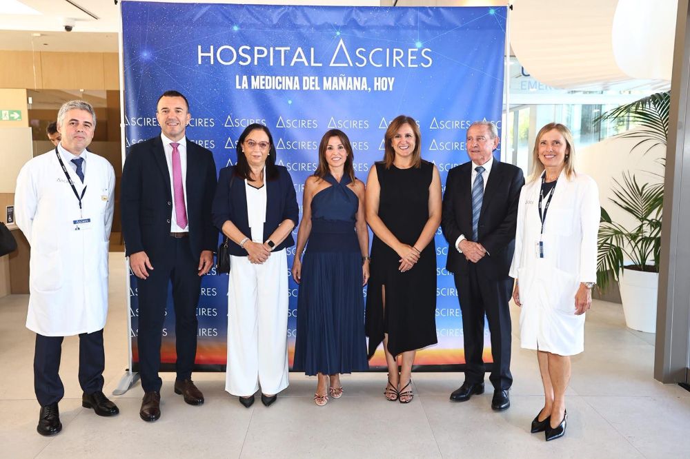De izda. a dcha., director médico asistencial de Ascires, Dr. José Ferrer; Vicente Mompó, presidente de la Diputación; Llanos Massó, presidenta de las Cortes Valencianas; Lorena Saus, presidenta y consejera delegada de Ascires; María José Catalá, alcaldesa de València; Vicente Saus, representante de la propiedad de Ascires; Dra. Alicia Maceira, directora médica de Ascires.