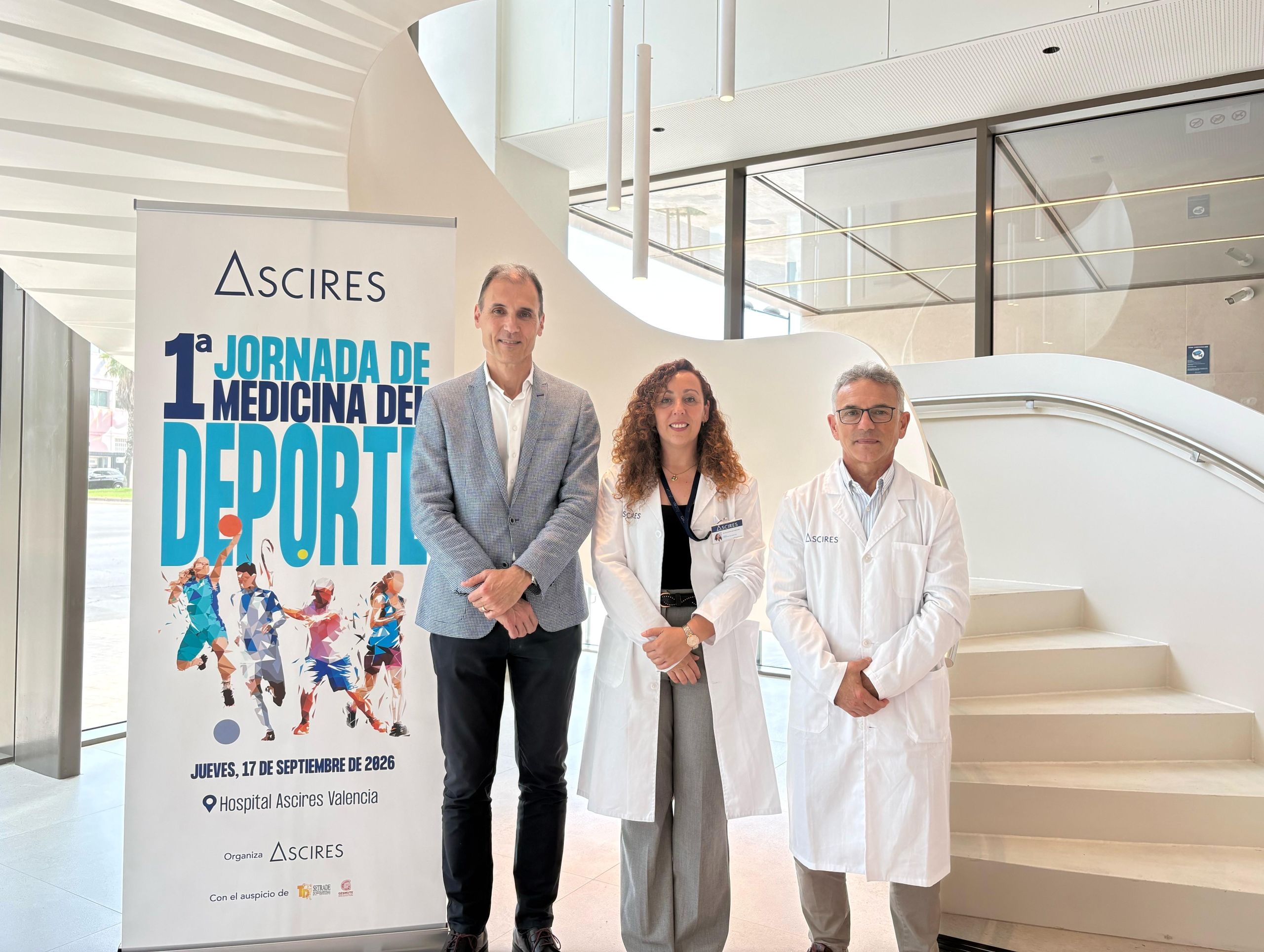 El director general de Deportes de la Generalitat Valenciana, Luis Cervera; la dra. Irene Montoro, especialista en Medicina del Deporte; y el Dr. Miguel Ángel Buil, jefe de la Unidad de Medicina Deportiva de Ascires y director del comité organizador de las jornadas.